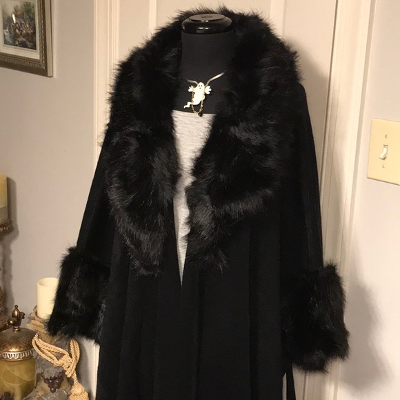 Jackets & Blazers - Black cape with black fake fur one size